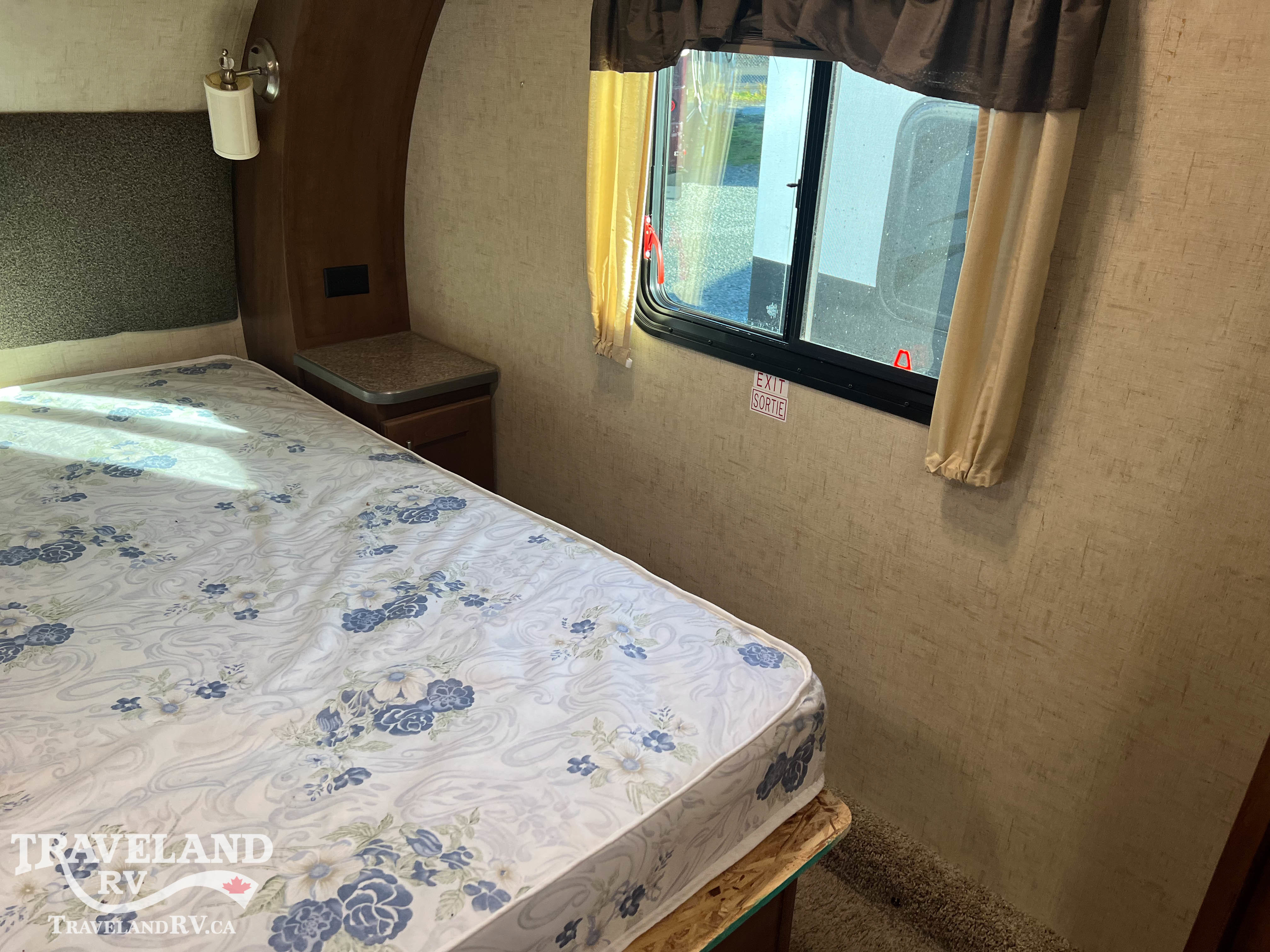 2016 Forest River WILDCAT 242RL - Image 24