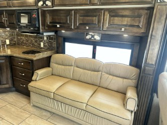 2017 TIFFIN ALLEGRO BREEZE 32BR - Image 19