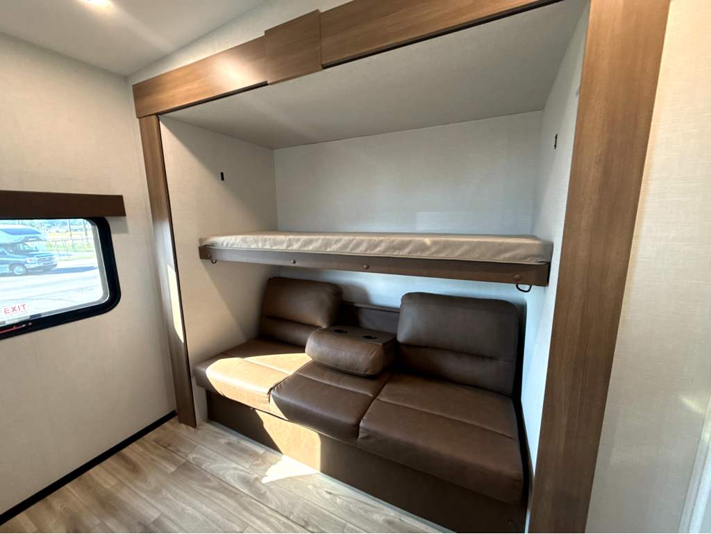 2027 VENTURE RV SPORTTREK 354VBH - Image 19