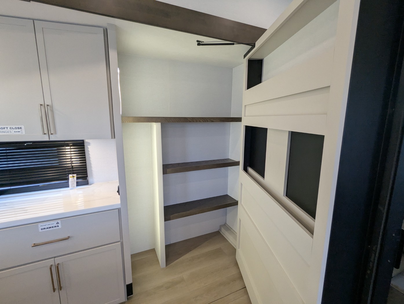 2027 Alliance RV Benchmark 42LFT - Image 26