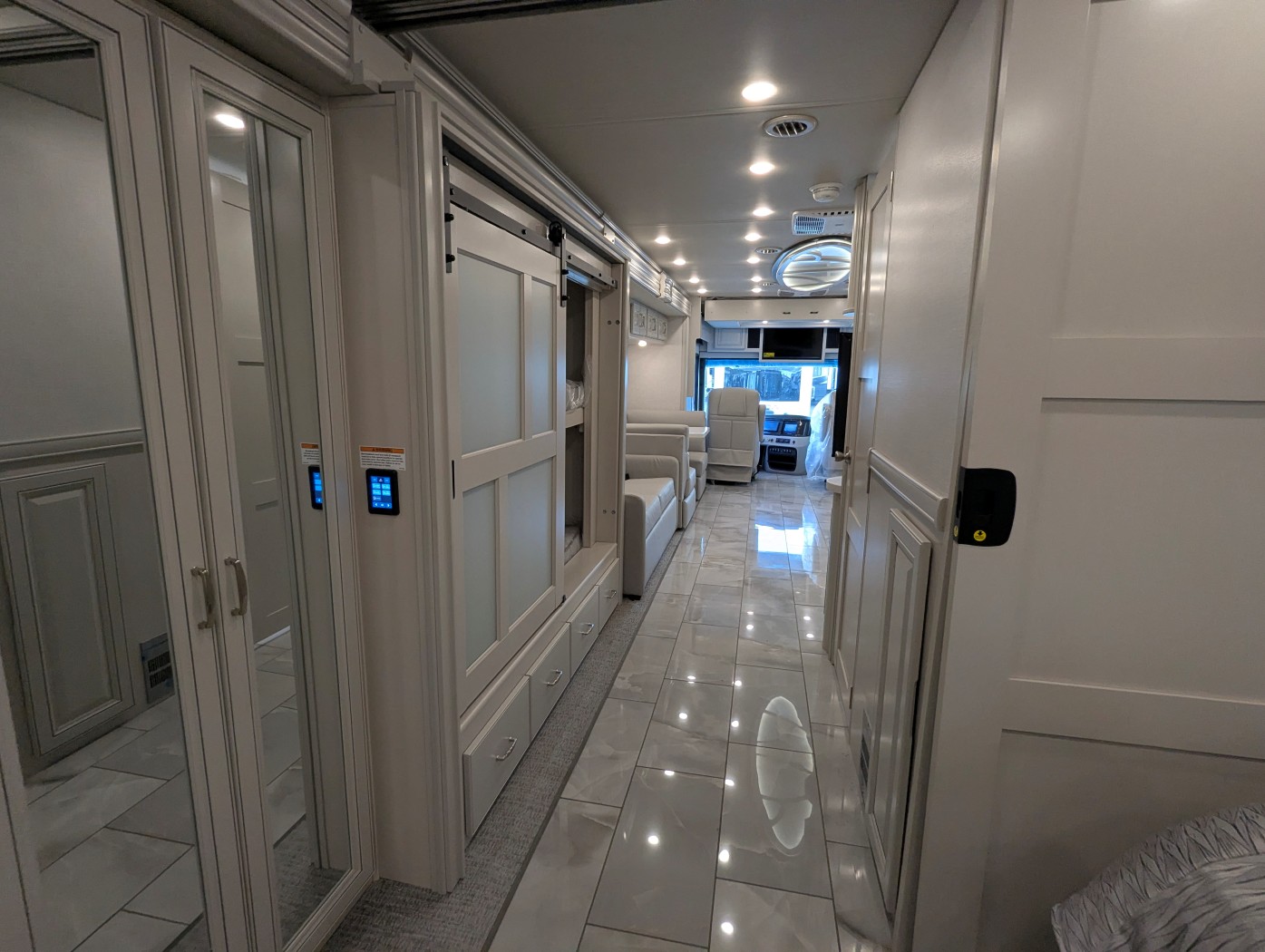 2026 Fleetwood Discovery 38N - Image 41