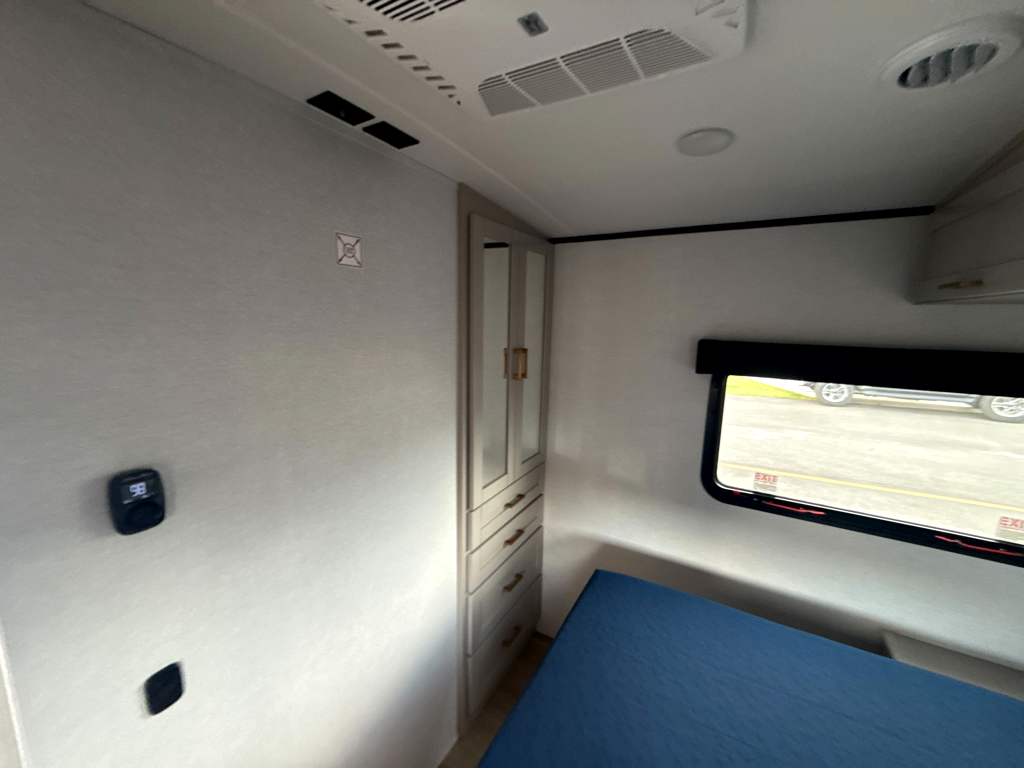 2027 JAYCO JAY FEATHER 29QBH - Image 24