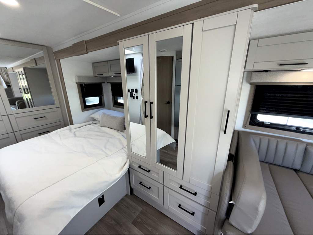 2027 ENTEGRA COACH ODYSSEY 24B - Image 24