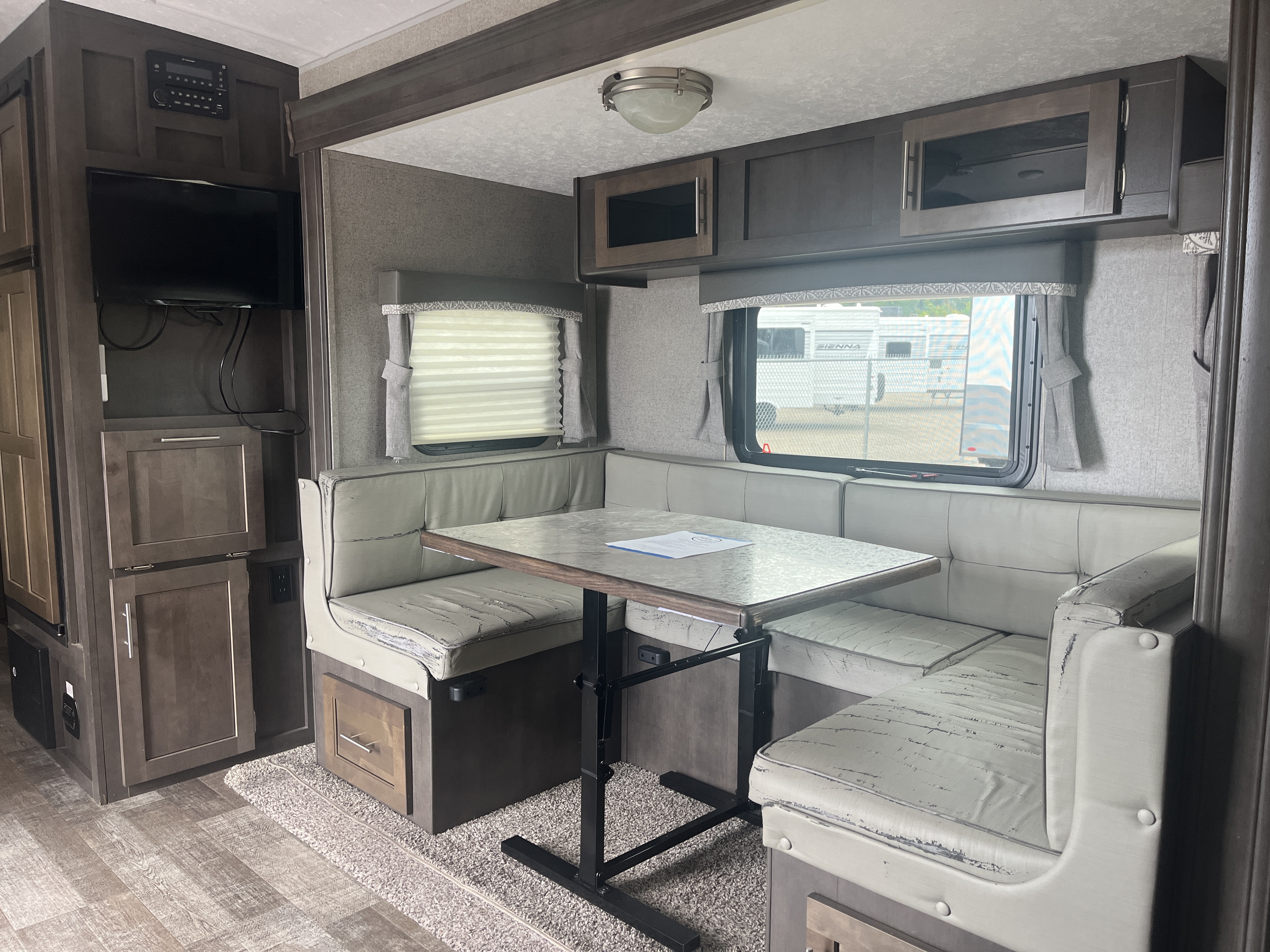 2019 FOREST RIVER ROO 233S - Image 6