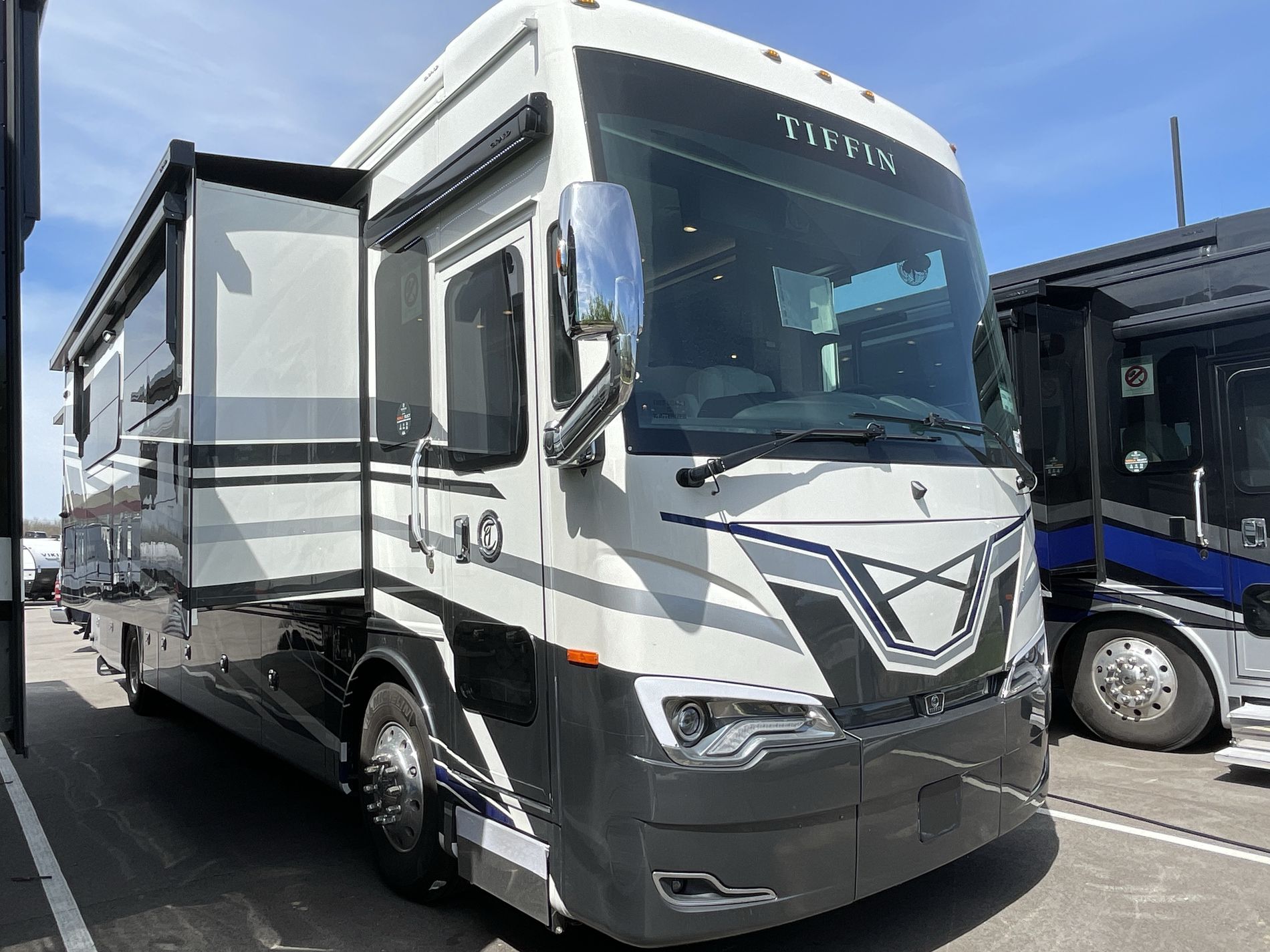 New 2025 Tiffin Allegro Bus 40 IP – Lazydays | Wilmington, OH