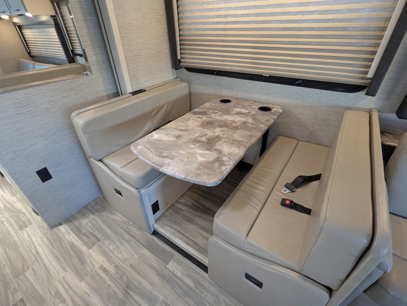 2022 Thor Motor Coach A.C.E. 30.3 - Image 18