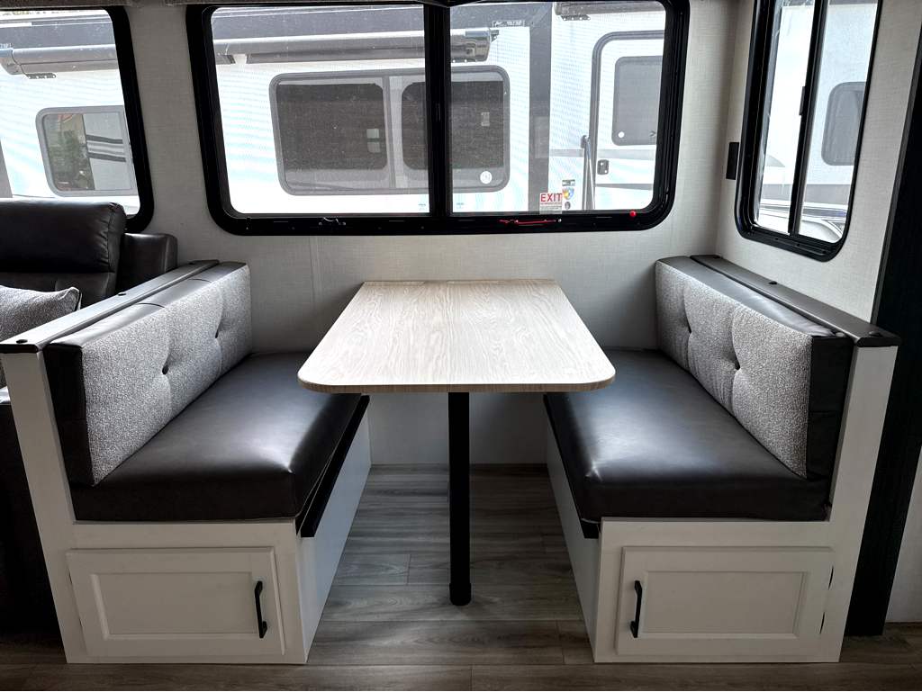 2027 VENTURE RV SPORTTREK 292VRB - Image 24