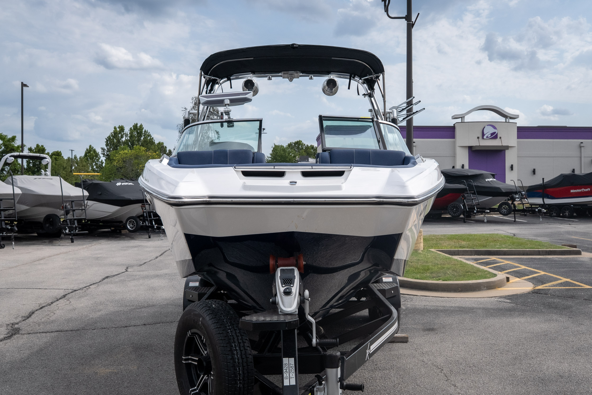 2021 MasterCraft X24 - Image 11