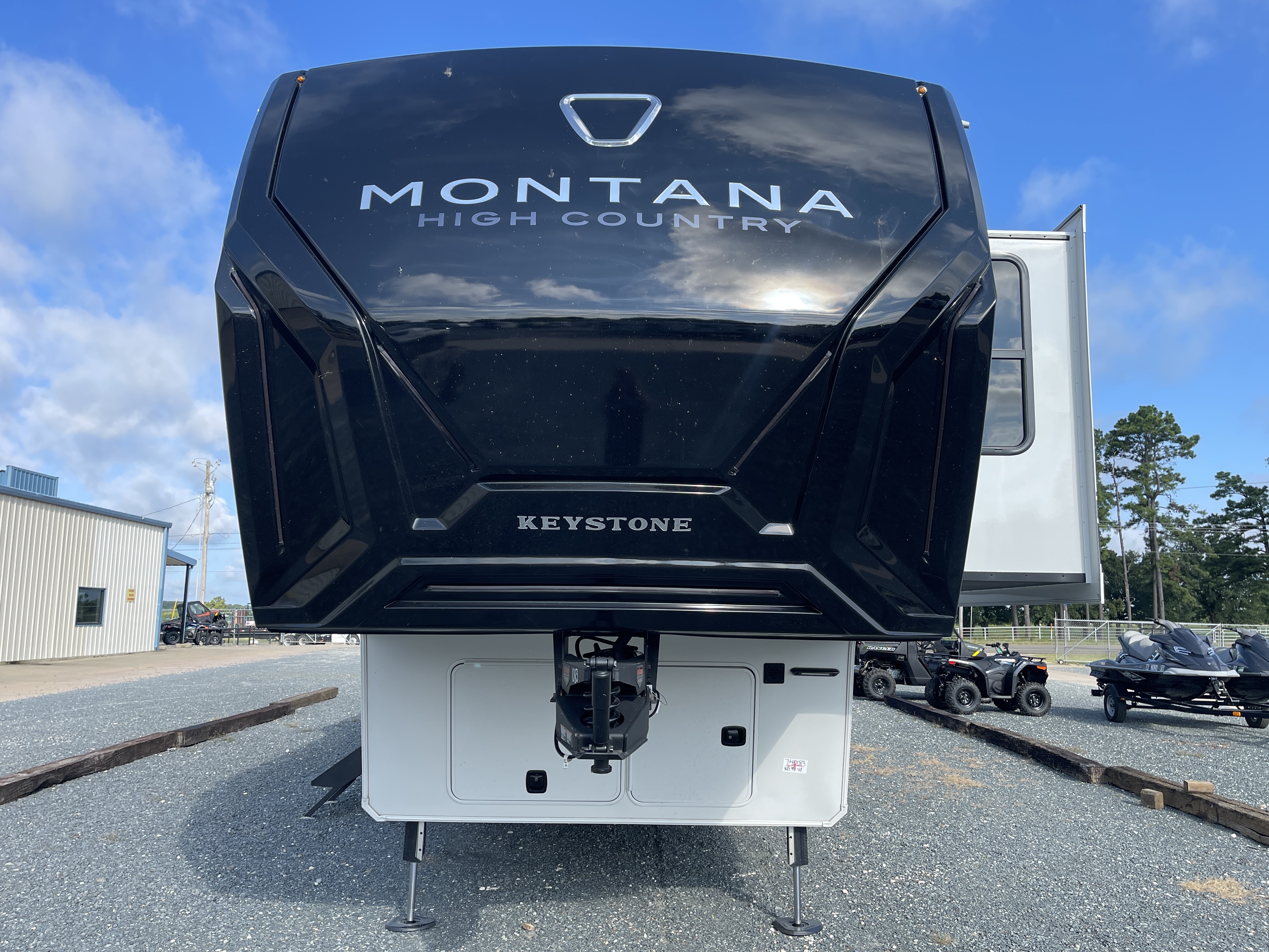 2027 Keystone MONTANA HIGH COUNTRY 391TB - Image 2