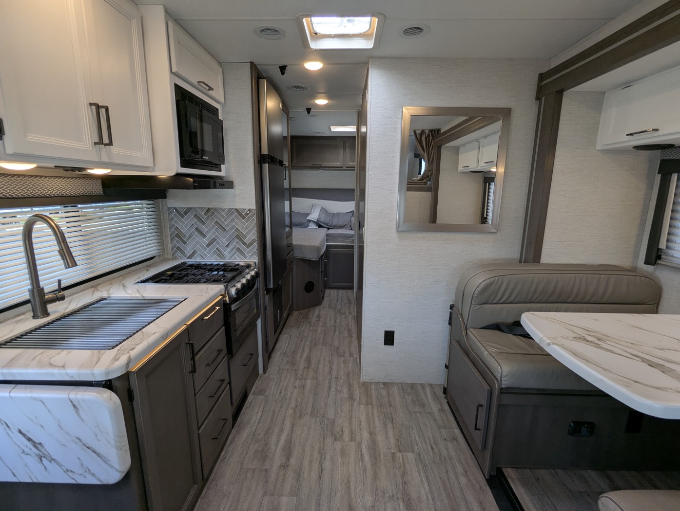 2025 Thor Motor Coach Four Winds 25V - Image 13