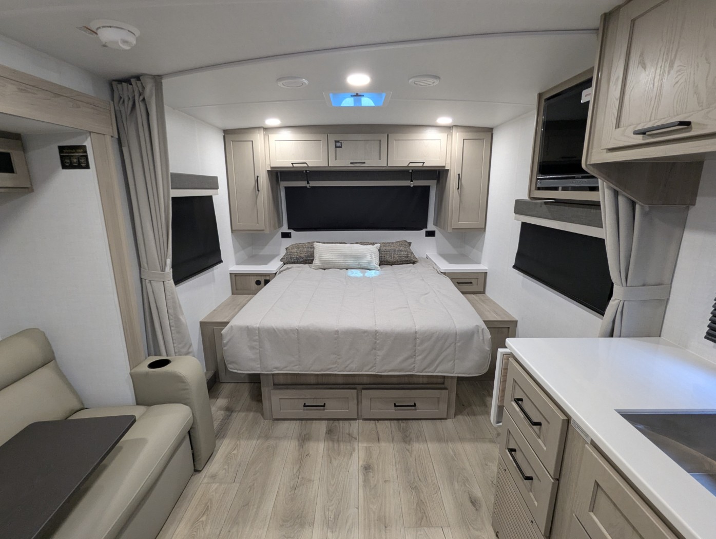 2026 Forest River Rockwood Mini Lite 2109S - Image 9