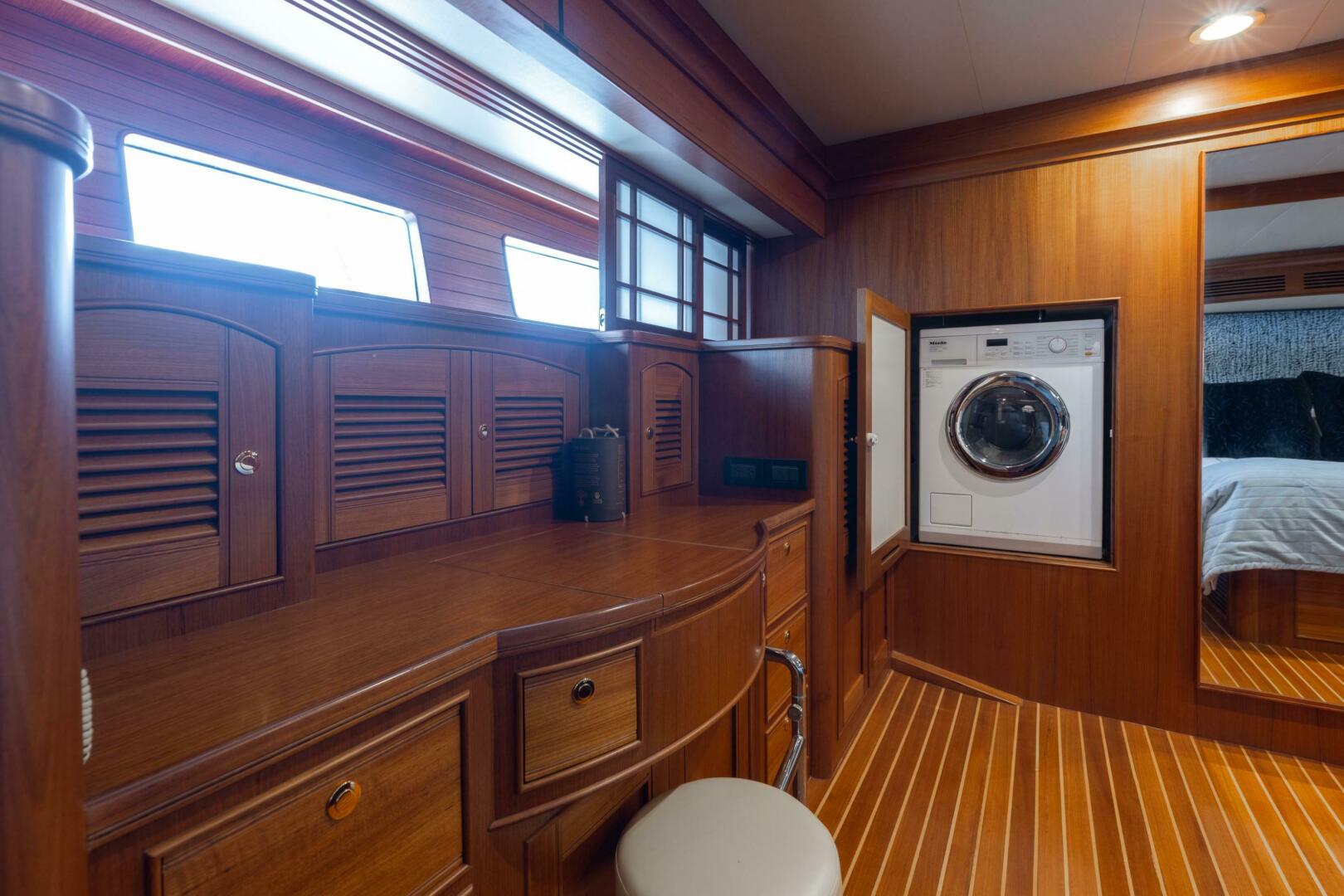 2016 Marlow EXPLORER 88E - Image 17