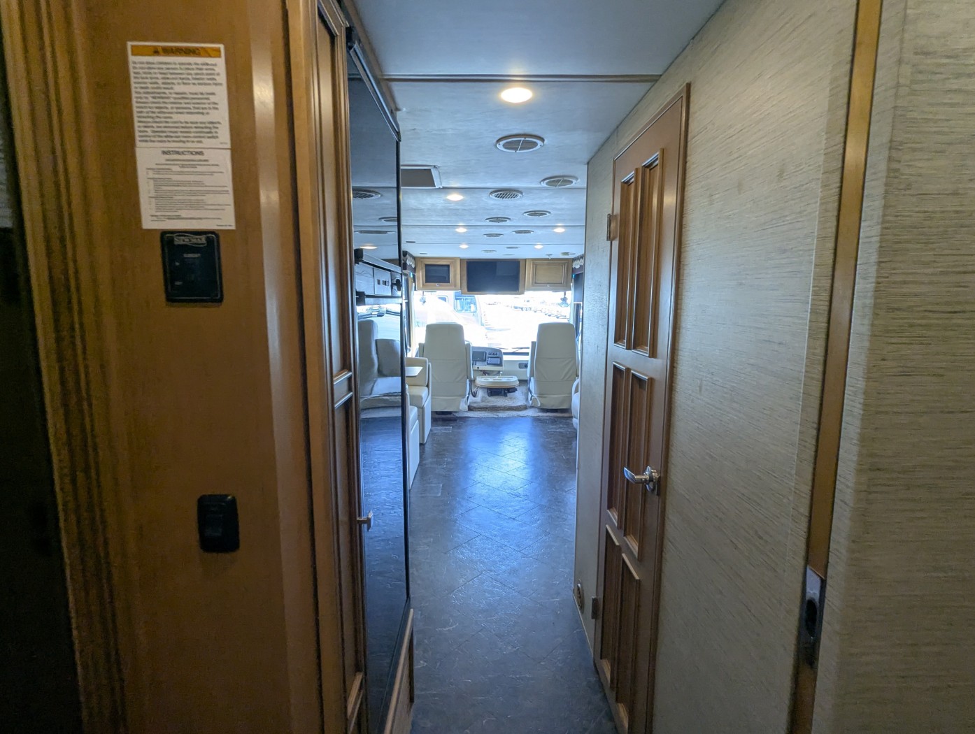 2016 Newmar Bay Star 3403 - Image 40