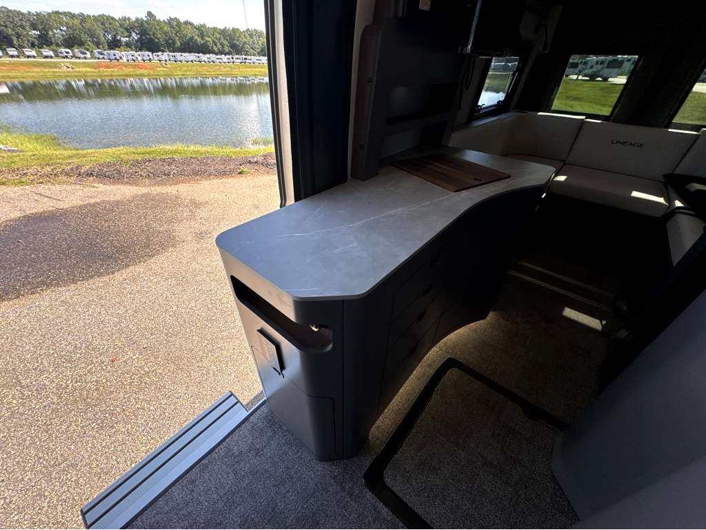 2027 GRAND DESIGN LINEAGE SERIESVP LVP2 - Image 16