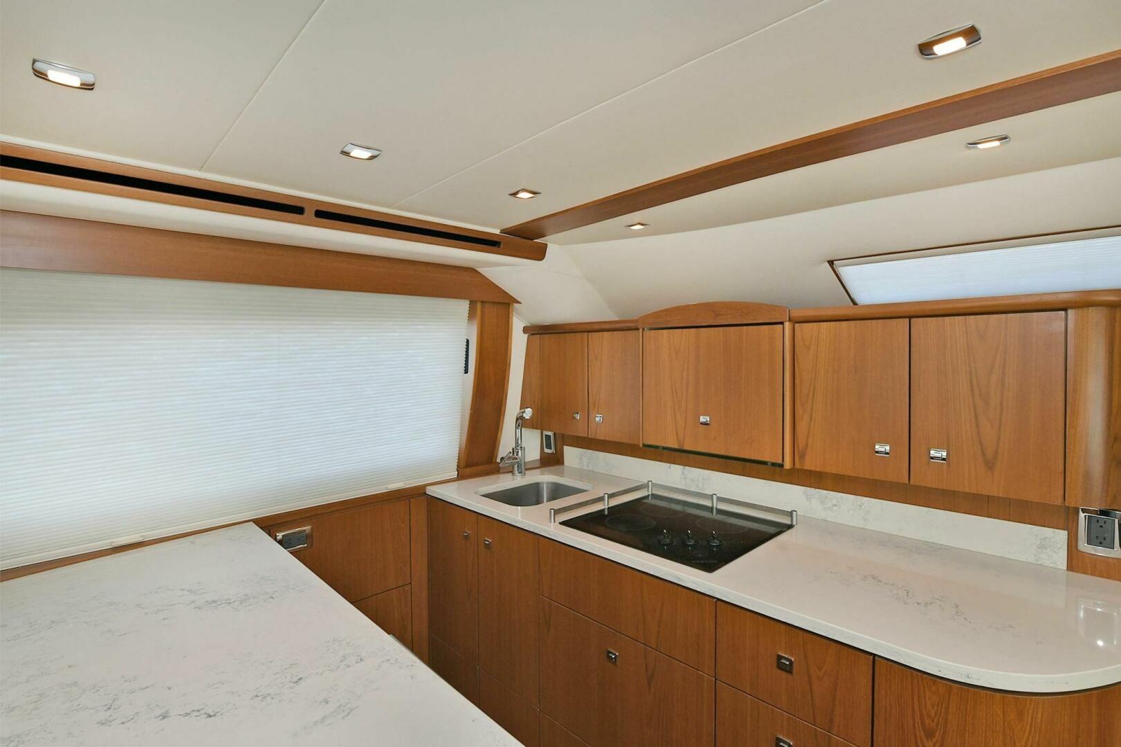 2015 Tiara Yachts 48 Convertible - Image 15