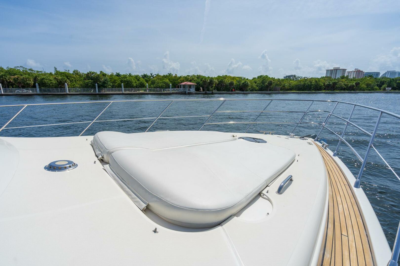 2009 Azimut 62E - Image 8