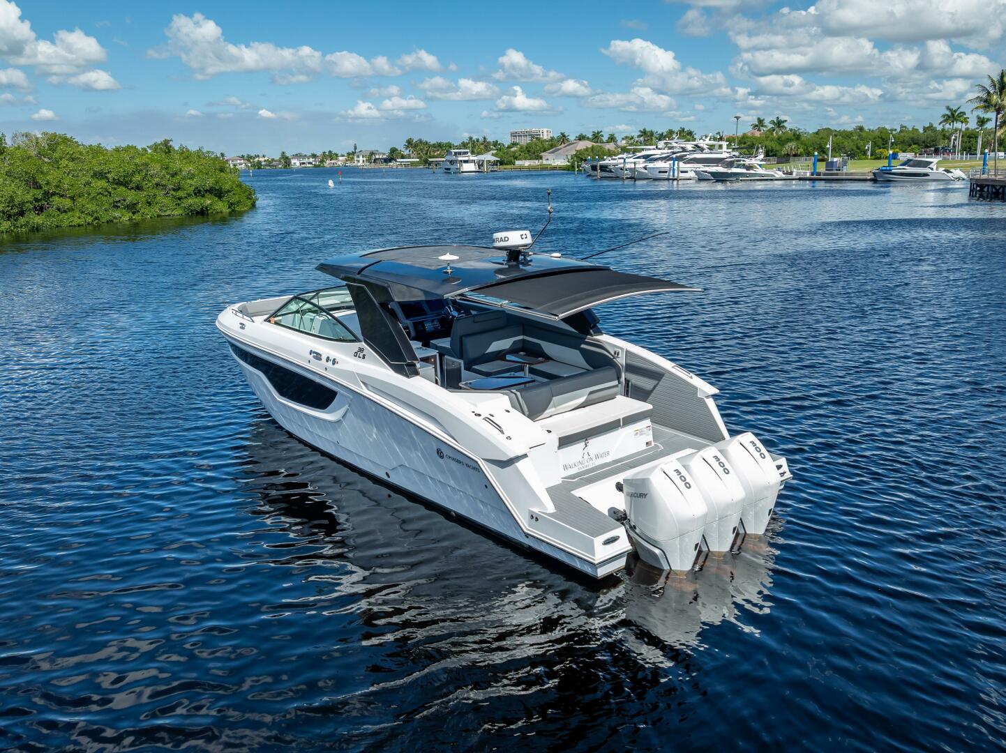 2022 Cruisers Yachts GLS OB - Image 2