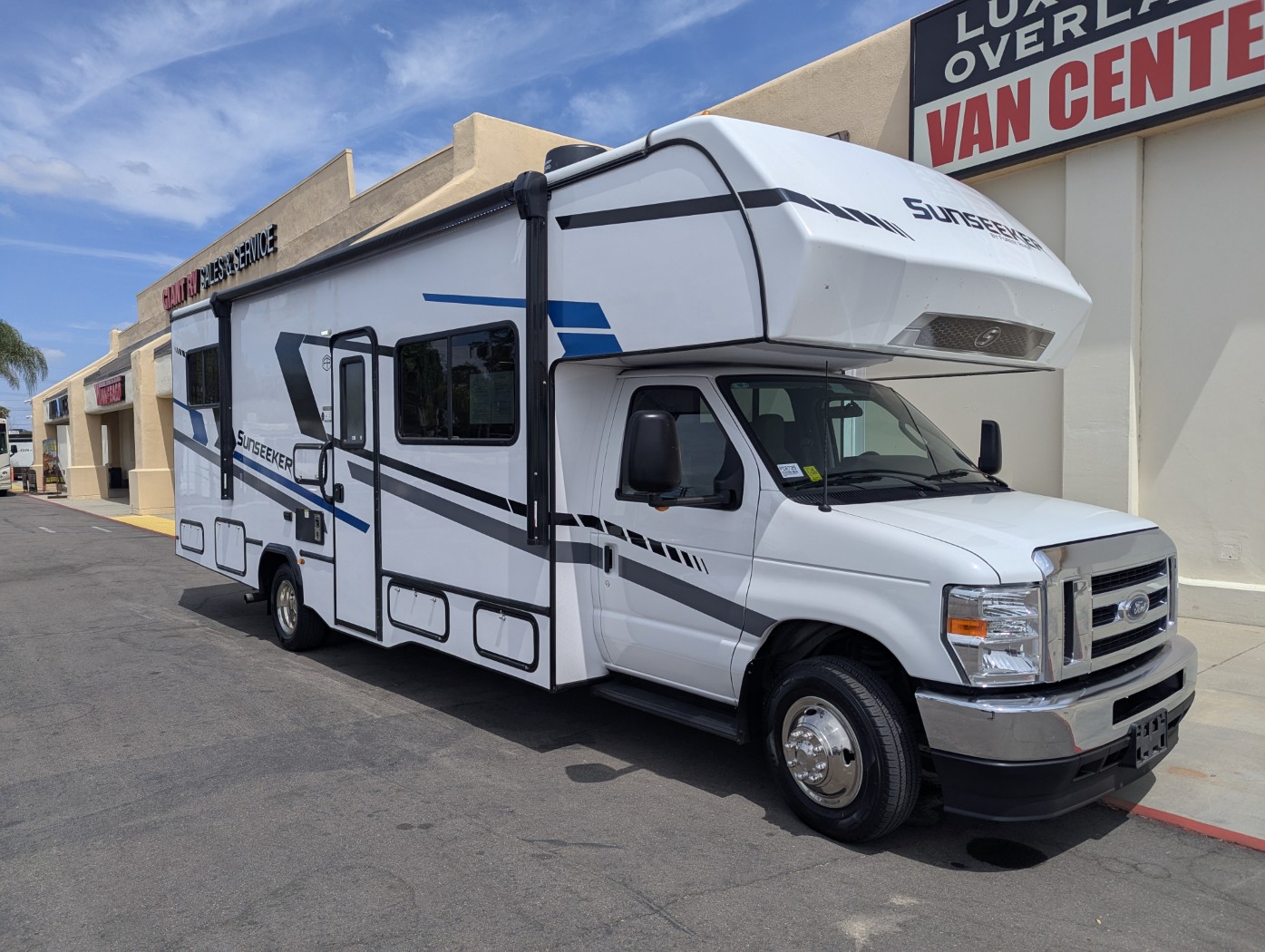 2026 FOREST RIVER SUNSEEKER 2750SLE - Image 1