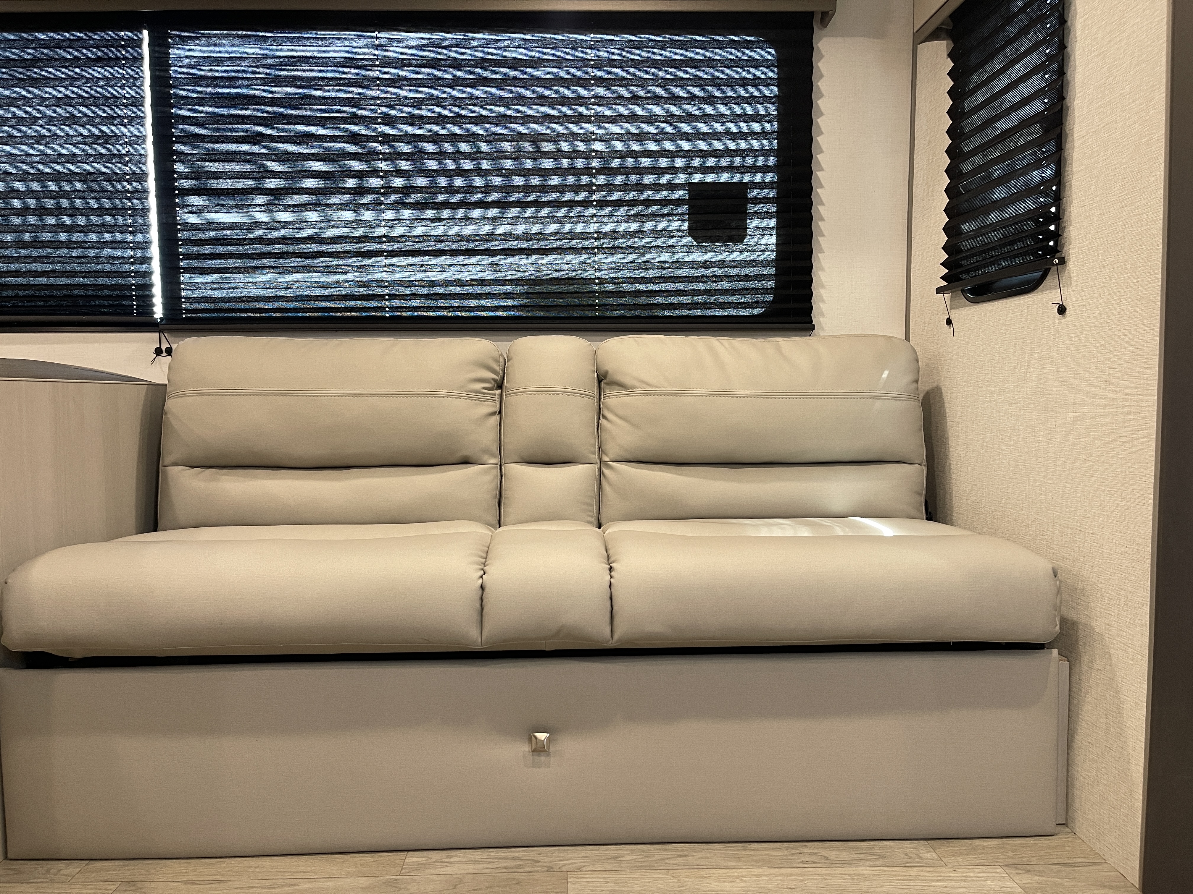 2027 Coachmen Catalina Summit Series 8 261BHS - Image 14