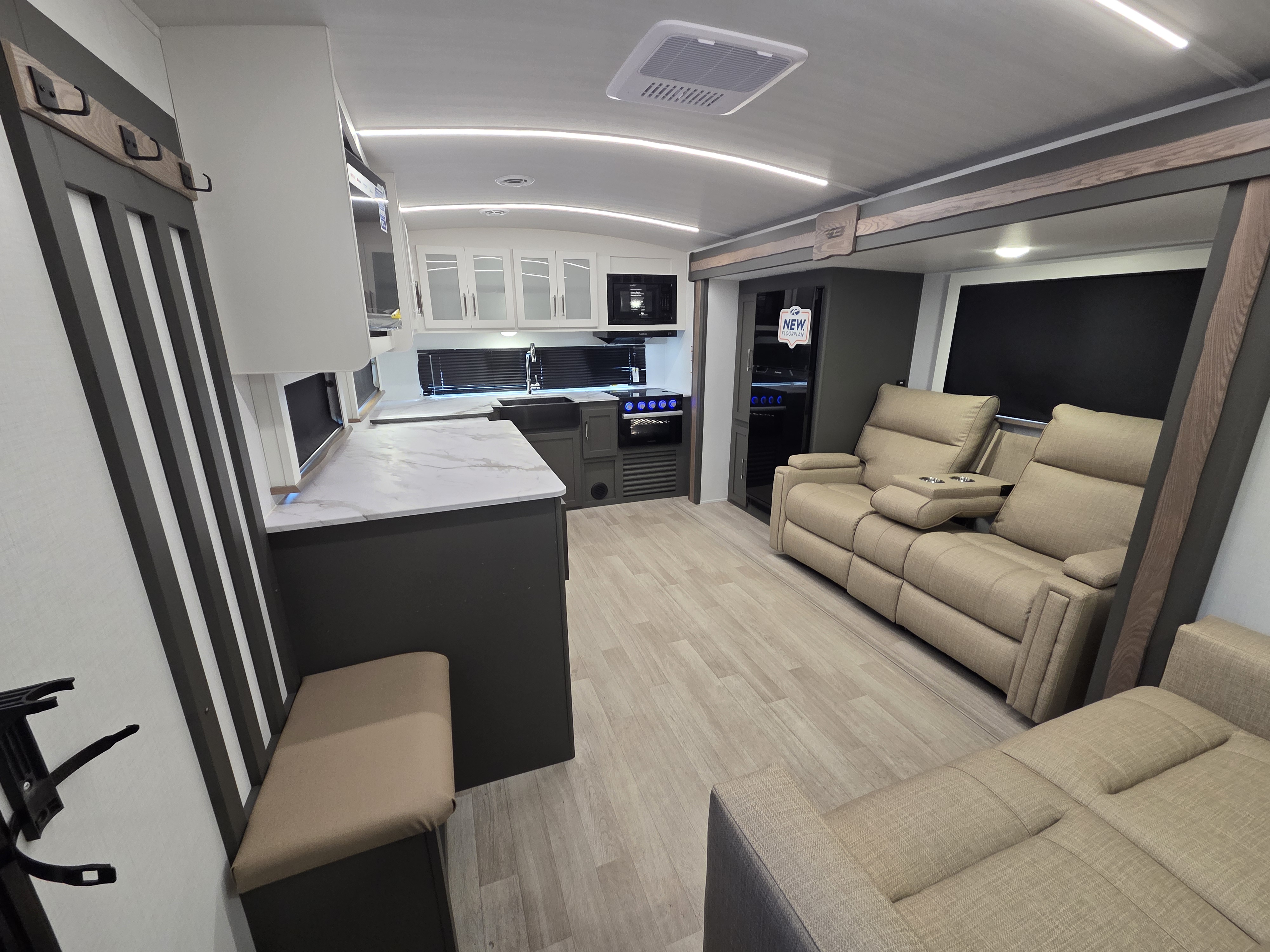 2025 Keystone Bullet Crossfire 270RKS - Image 7