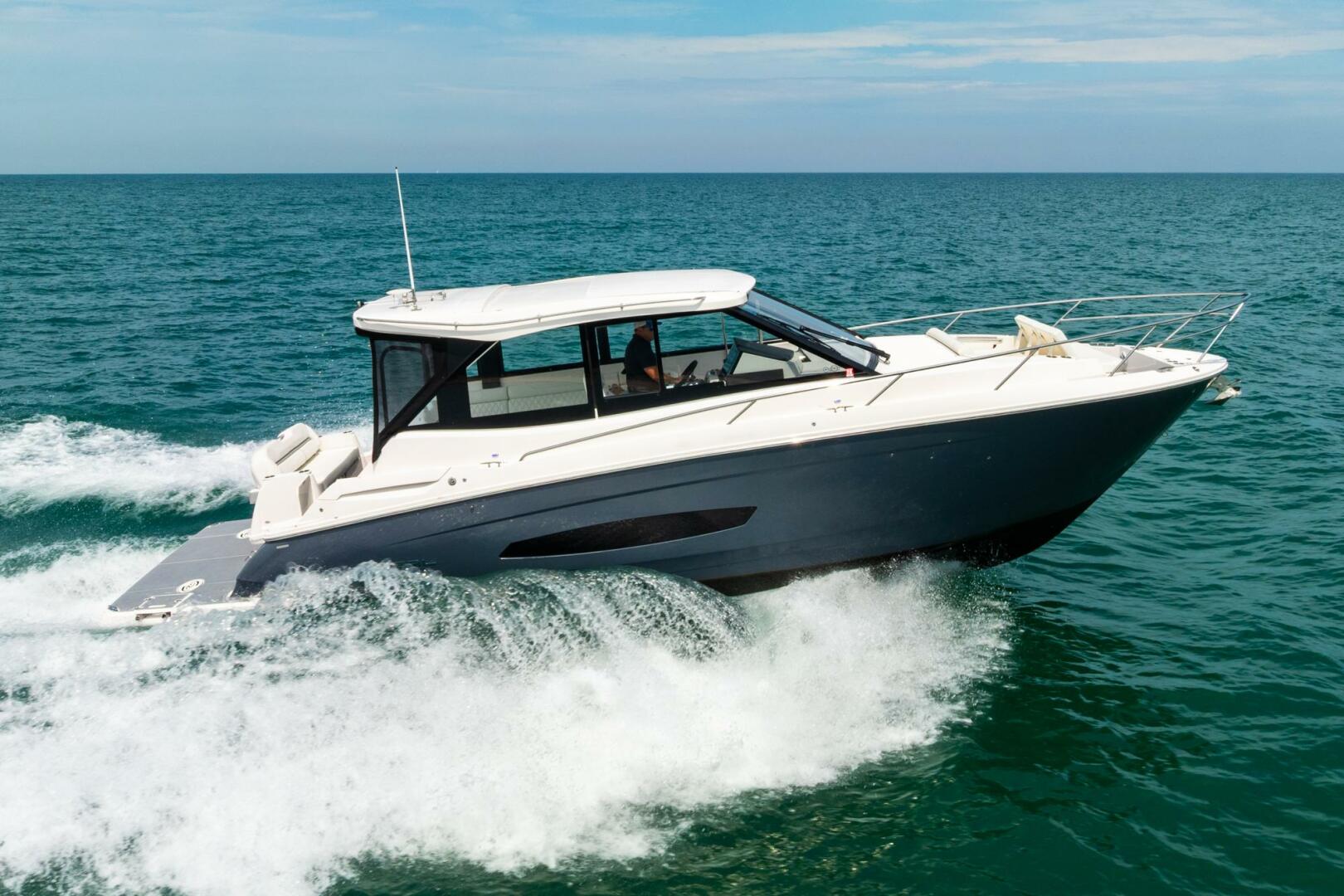 2022 Regal 36 Grande Coupe - Image 9