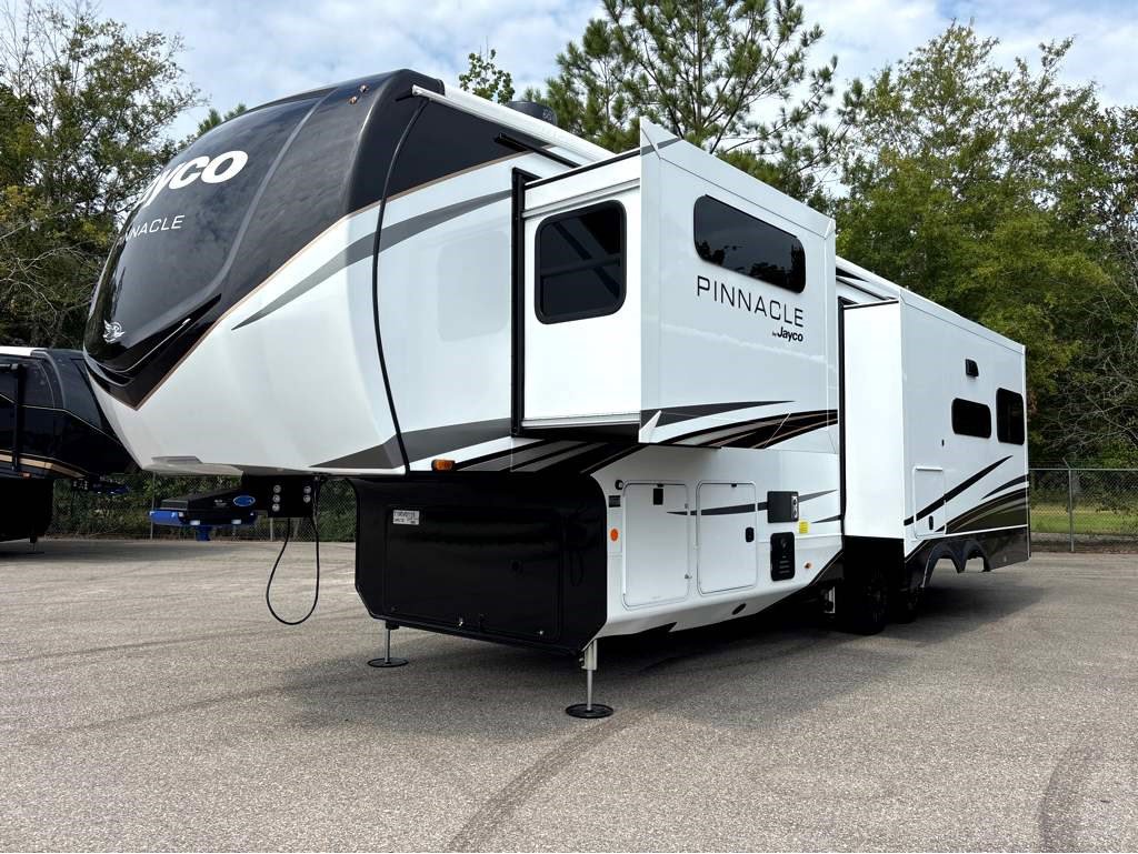 2026 JAYCO PINNACLE 32RLTS - Image 3