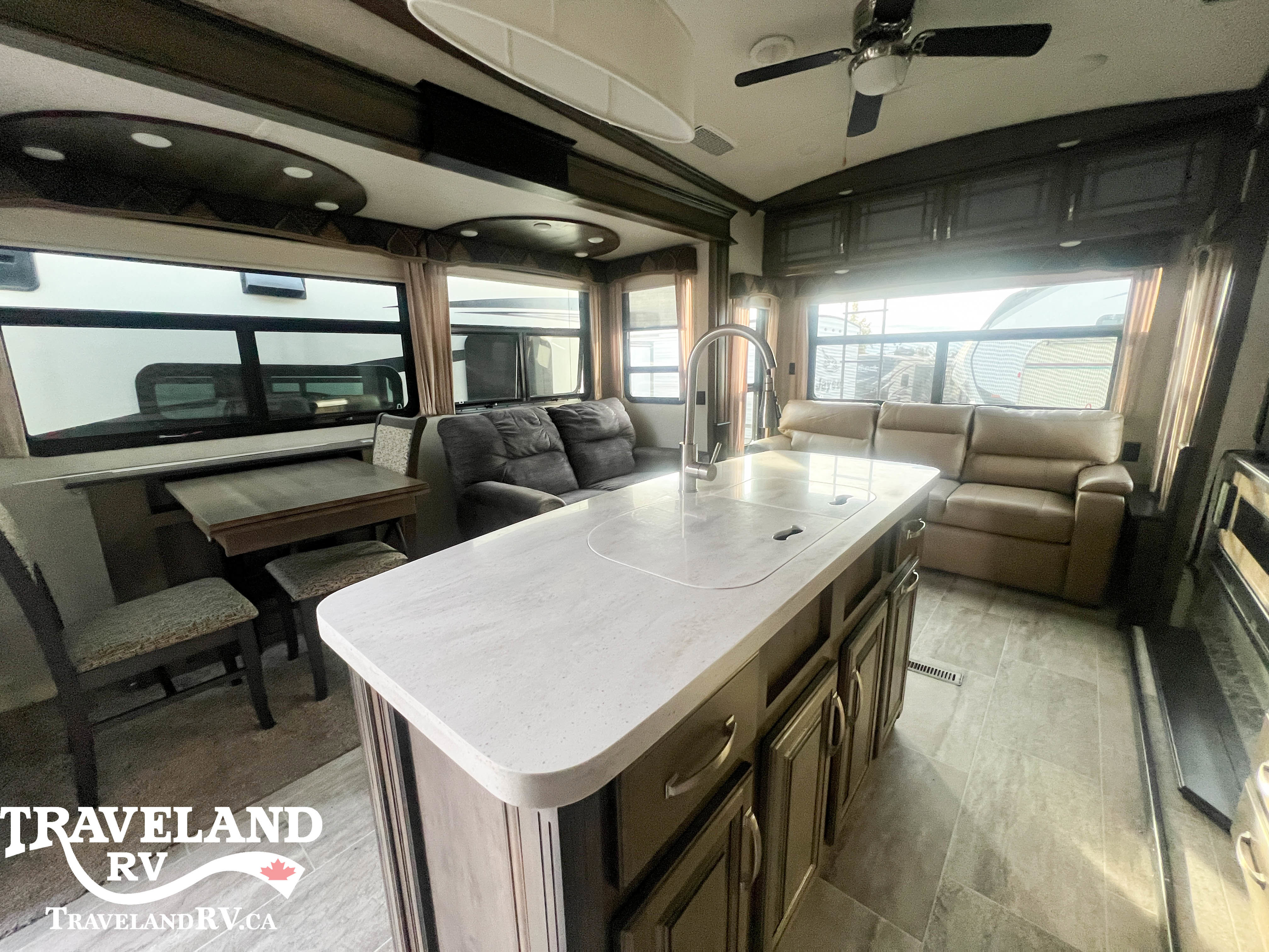 2018 Keystone Montana 3120RL - Image 11