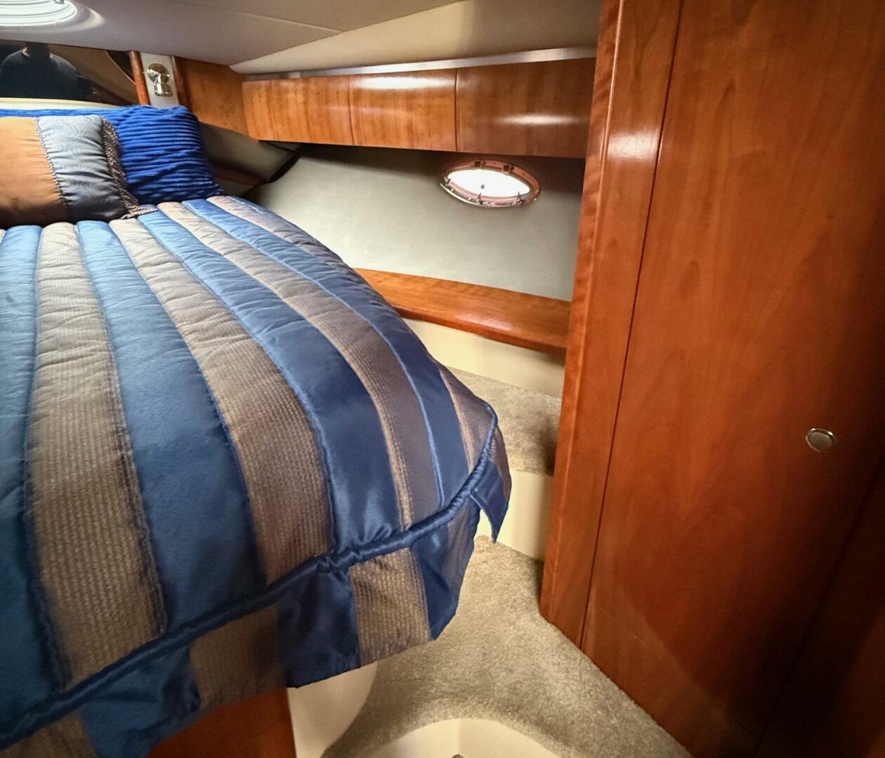 2006 Cruisers Yachts 420 Express - Image 22