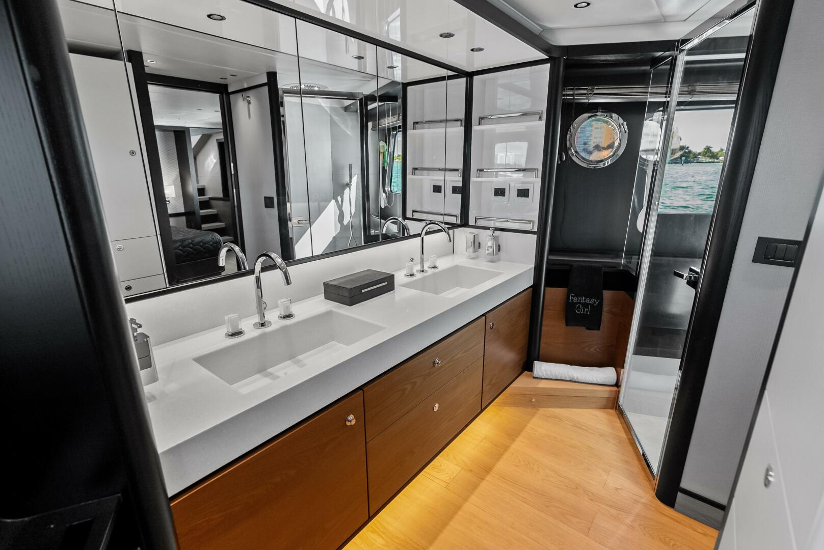 2025 Absolute 75 Navetta - Image 27