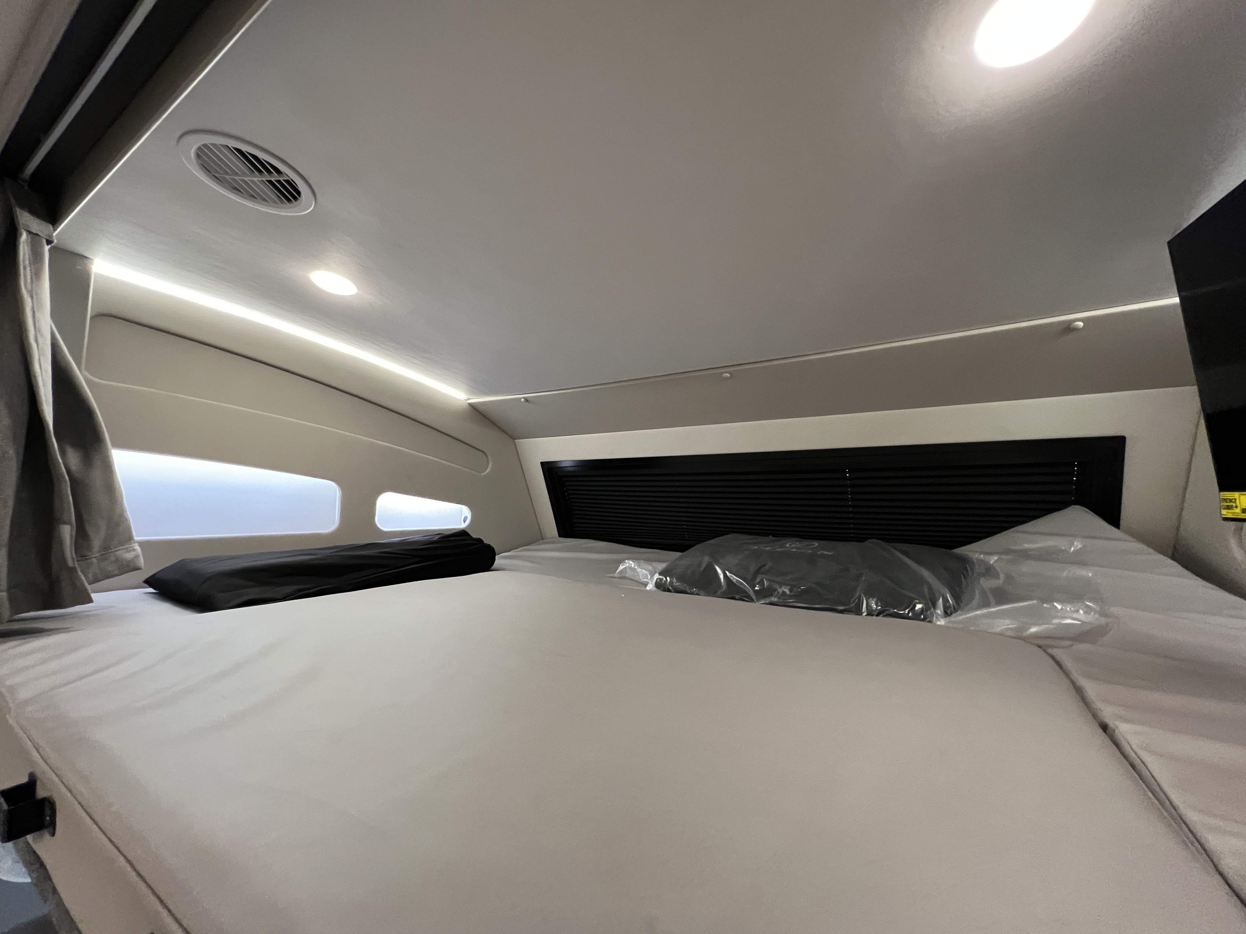 2027 Tiffin Allegro Bay 38 AB - Image 13
