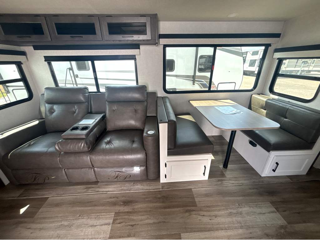 2026 VENTURE RV SPORTTREK 251VFK - Image 16