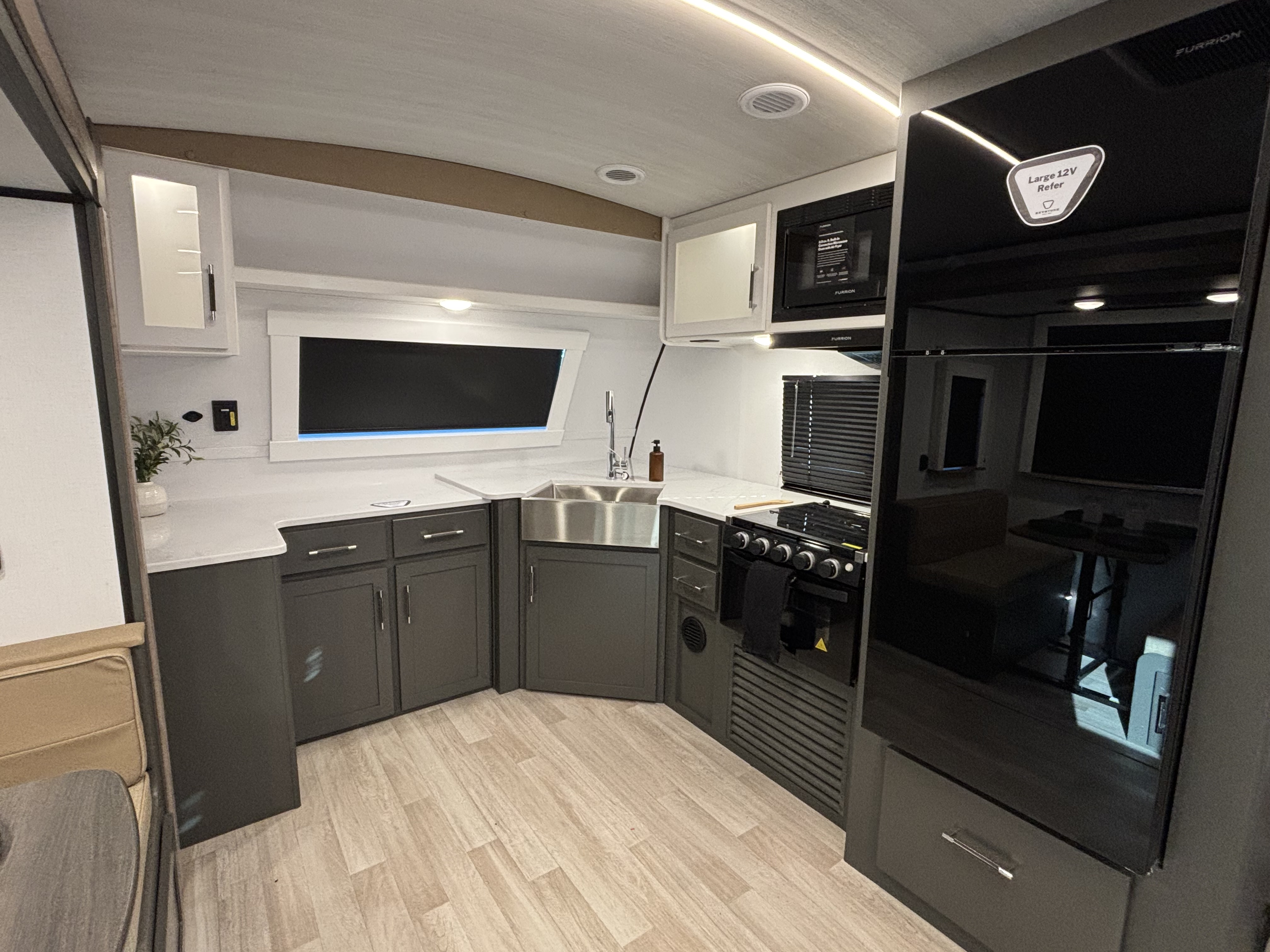 2026 Keystone Bullet Premium 265FKS - Image 18