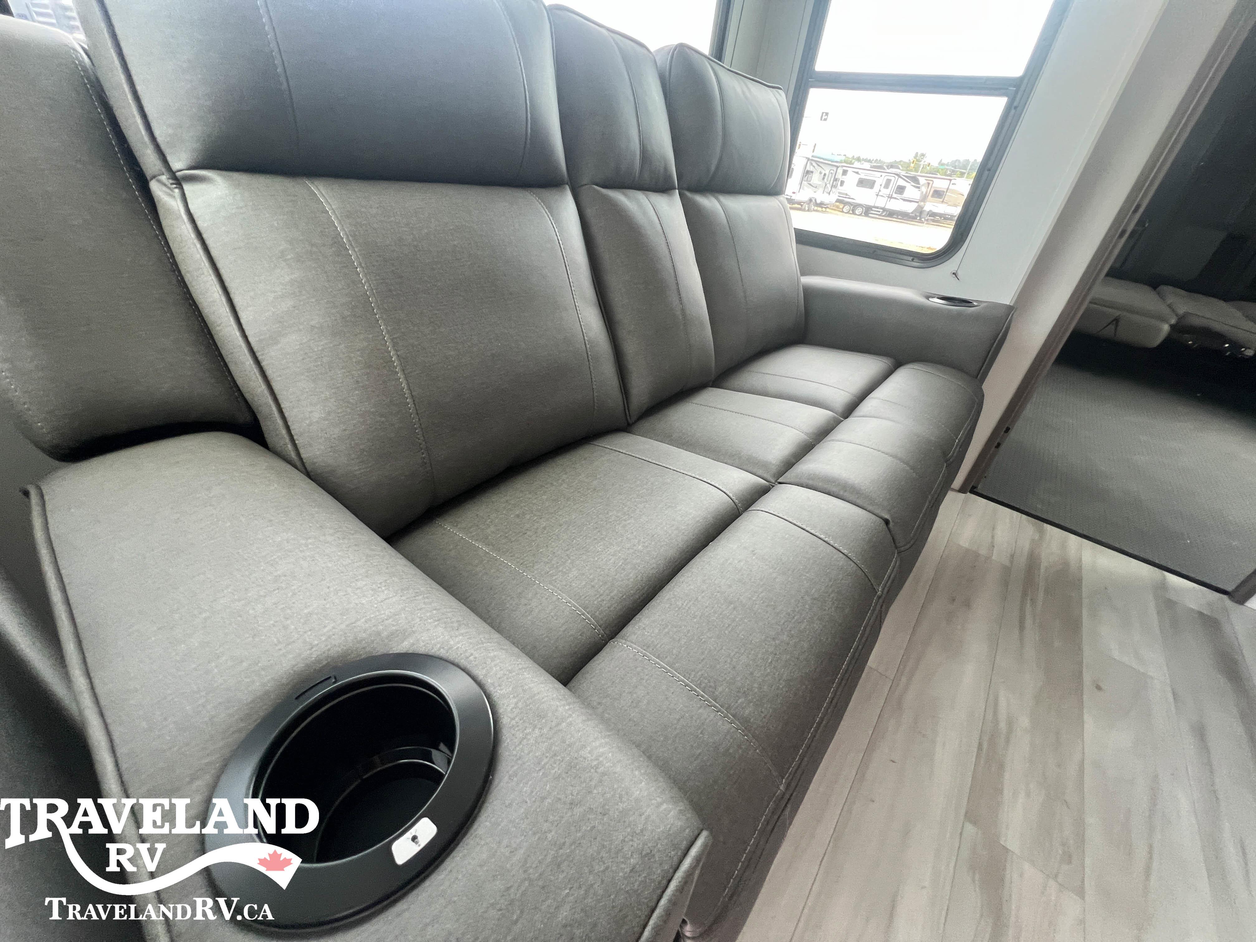 2025 Grand Design Momentum G-Class 31G - Image 26