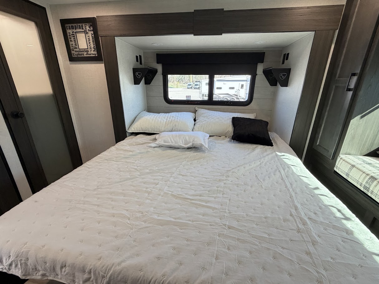 2026 VENTURE RV SPORTTREK 353VIK - Image 43