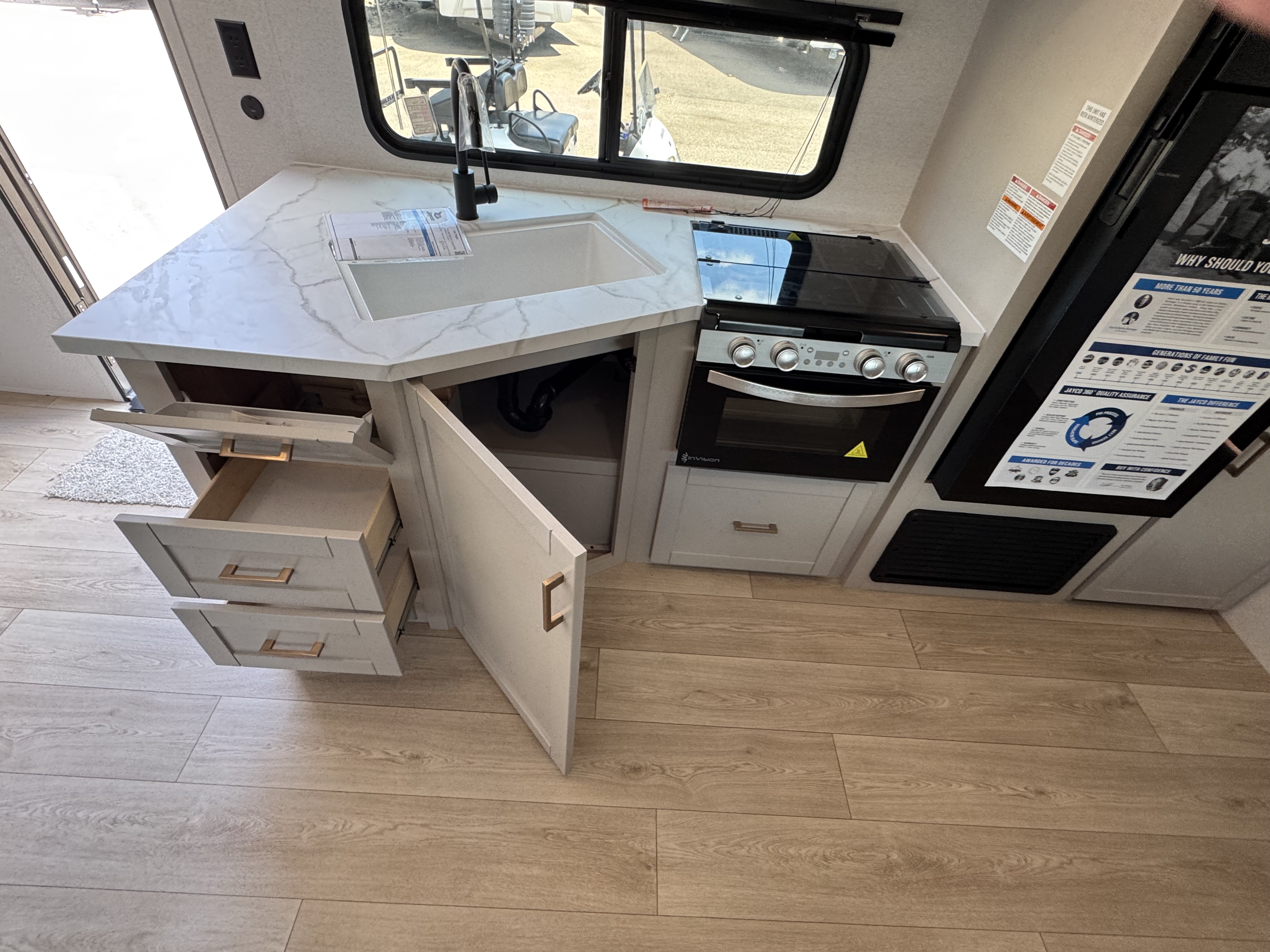 2027 Jayco Jay Flight SLX 261BHS - Image 13