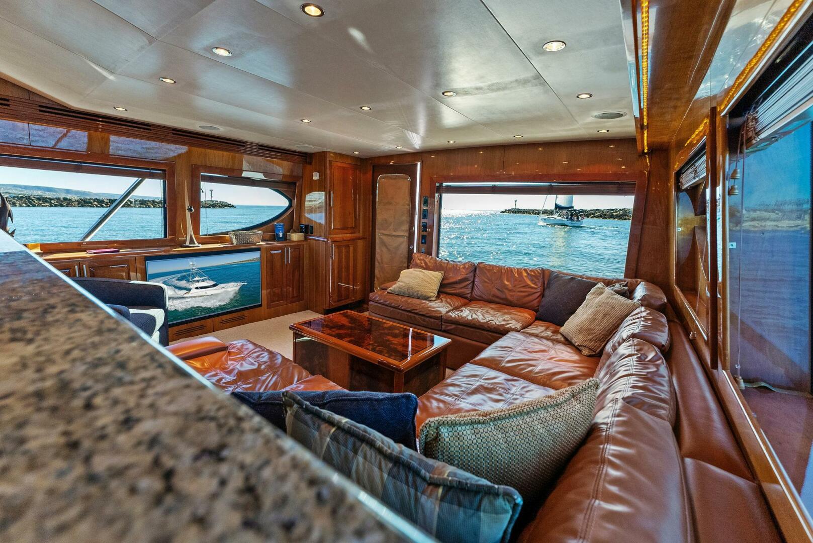 2007 Hatteras 64 Convertible - Image 16