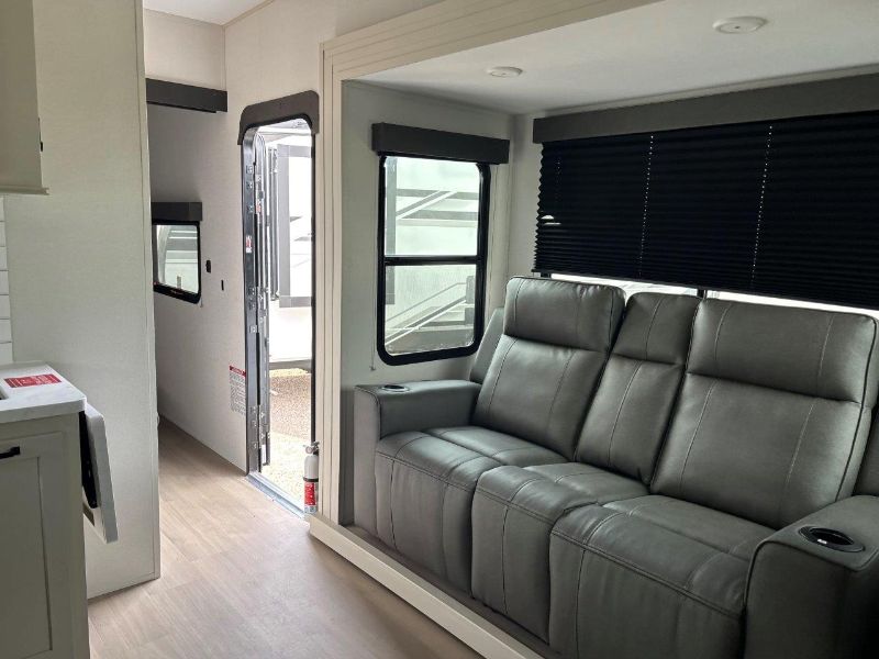 2026 Grand Design Momentum G-Class 29GS - Image 18