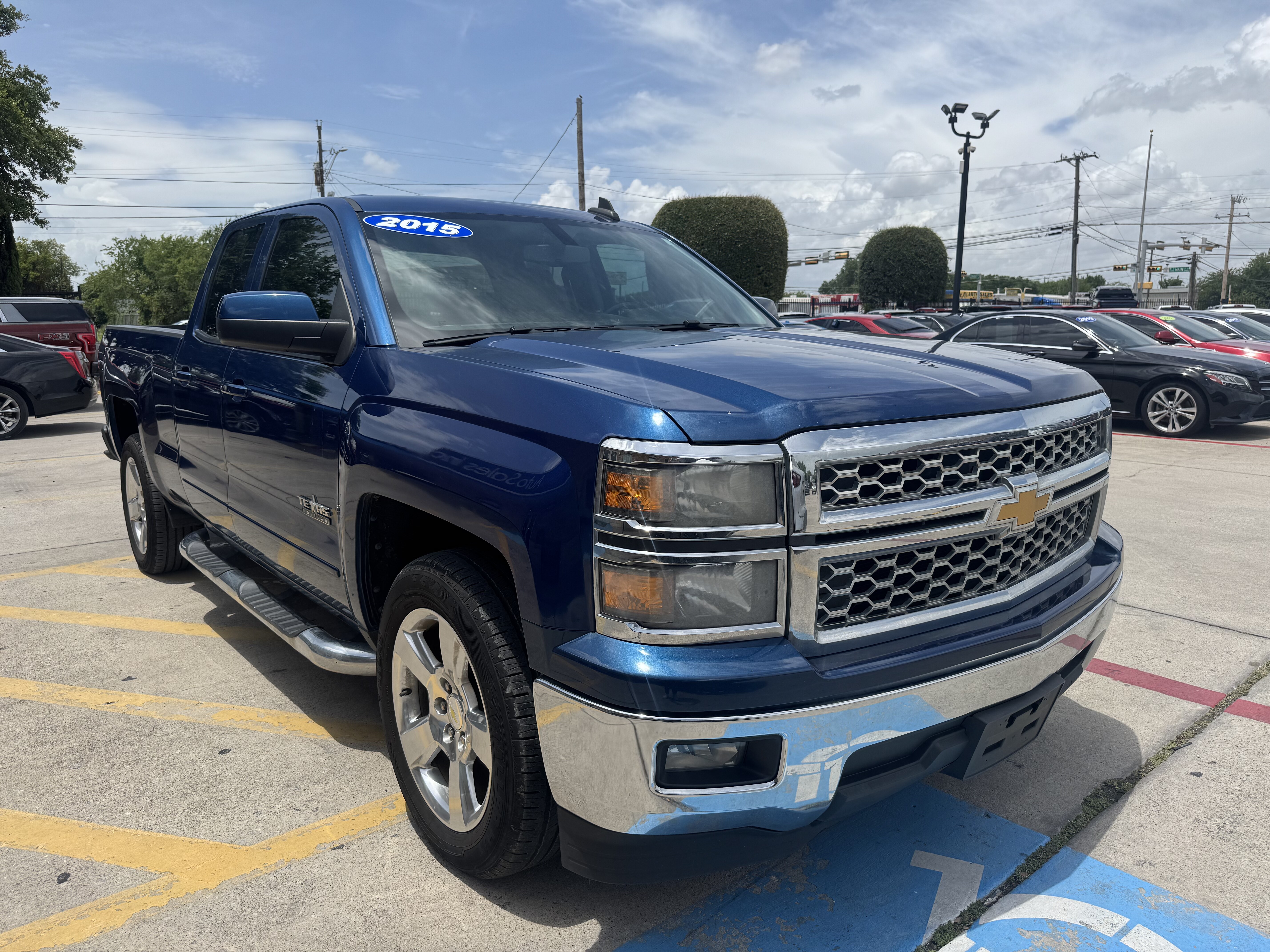 2015 Chevrolet Silverado 1500-V8 Extended Cab LT 2WD - Image 4