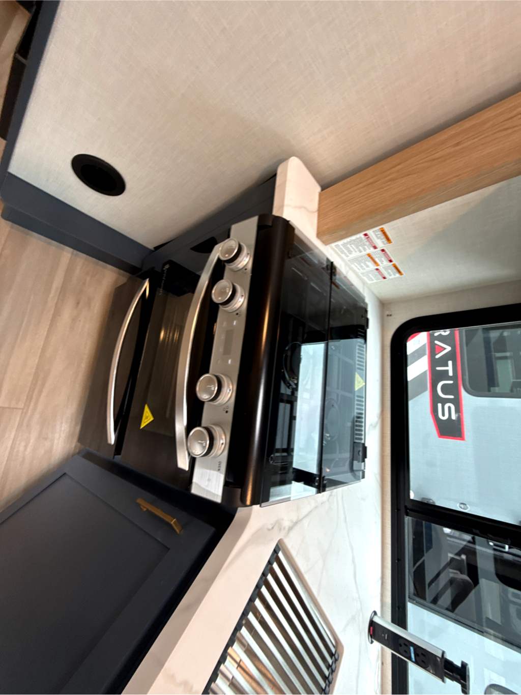 2027 THOR MOTOR COACH MAGNITUDE GA28 - Image 23