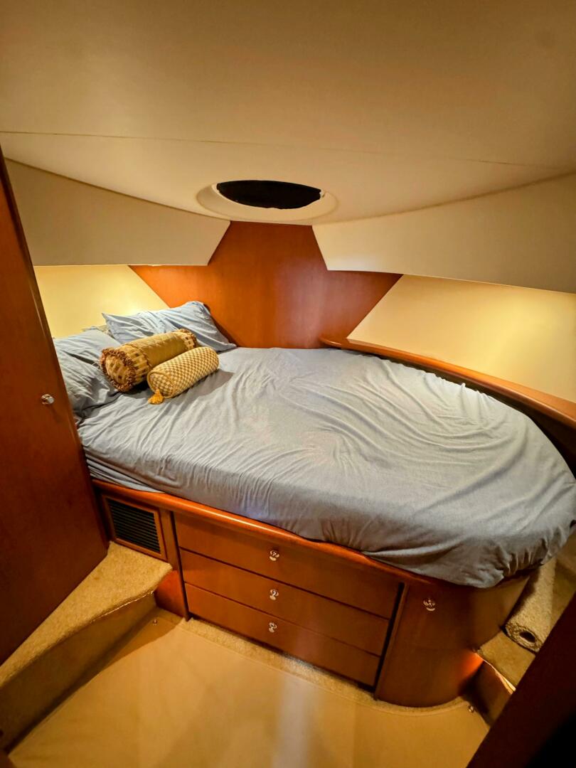2005 Silverton 35 Motor Yacht - Image 35