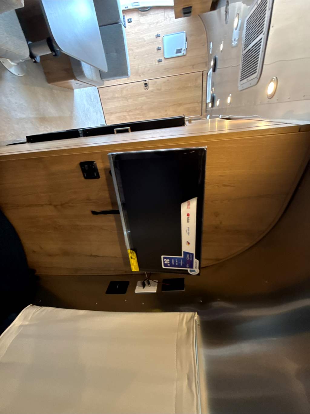 2026 AIRSTREAM TRADE WIND 23FBT - Image 24