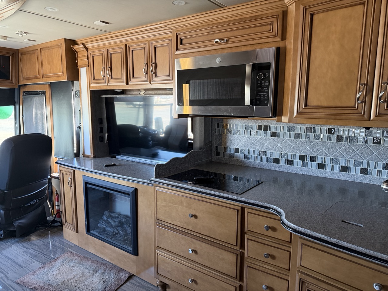 2015 Newmar Ventana 3636 - Image 34