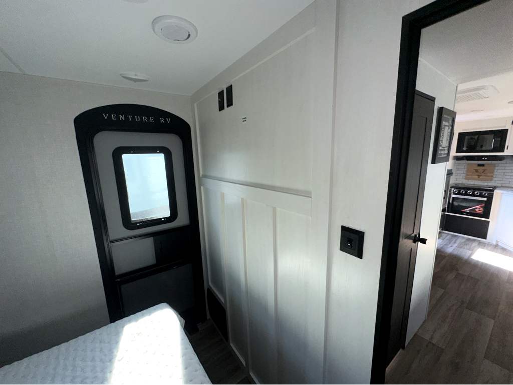 2026 VENTURE RV SPORTTREK 251VRK - Image 25