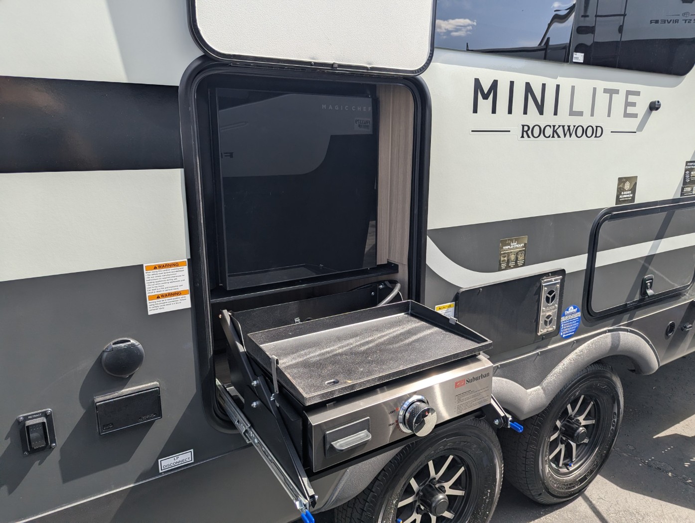 2027 Forest River Rockwood Mini Lite 2213S - Image 8