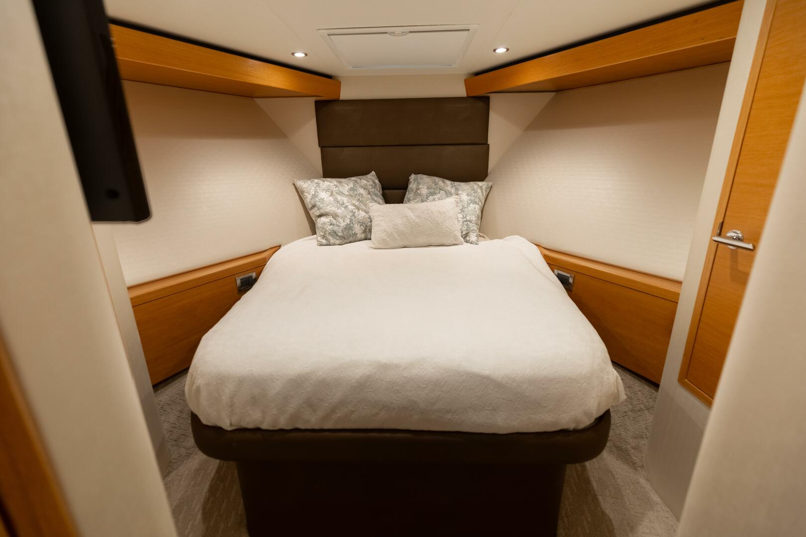 2016 Hatteras GT60 - Image 31