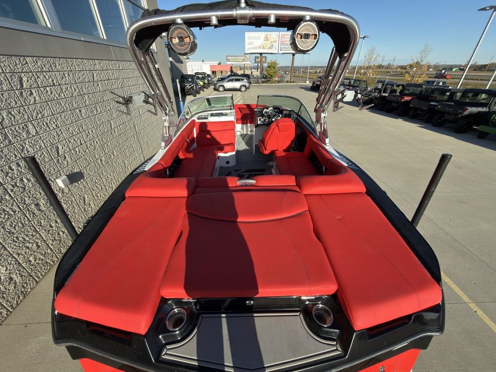 2019 MasterCraft XT22 - Image 19