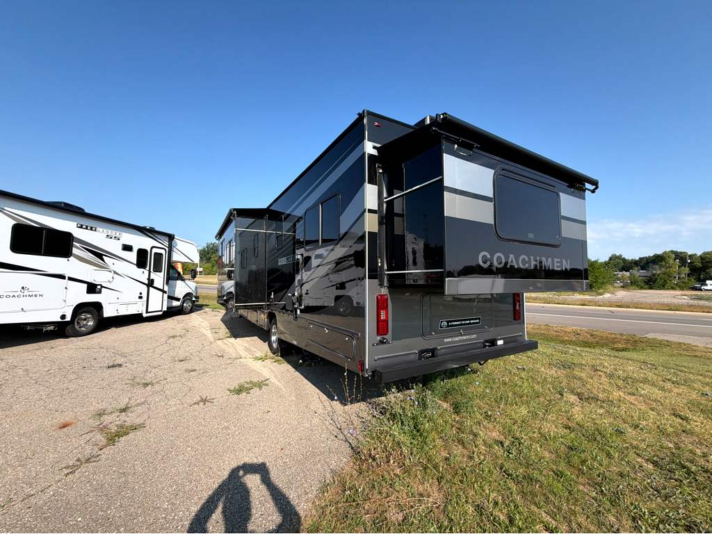 2027 Coachmen Freelander 30RS - Image 20