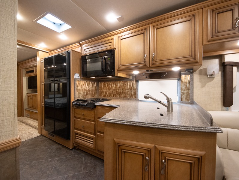2015 Newmar Ventana 3436 - Image 13