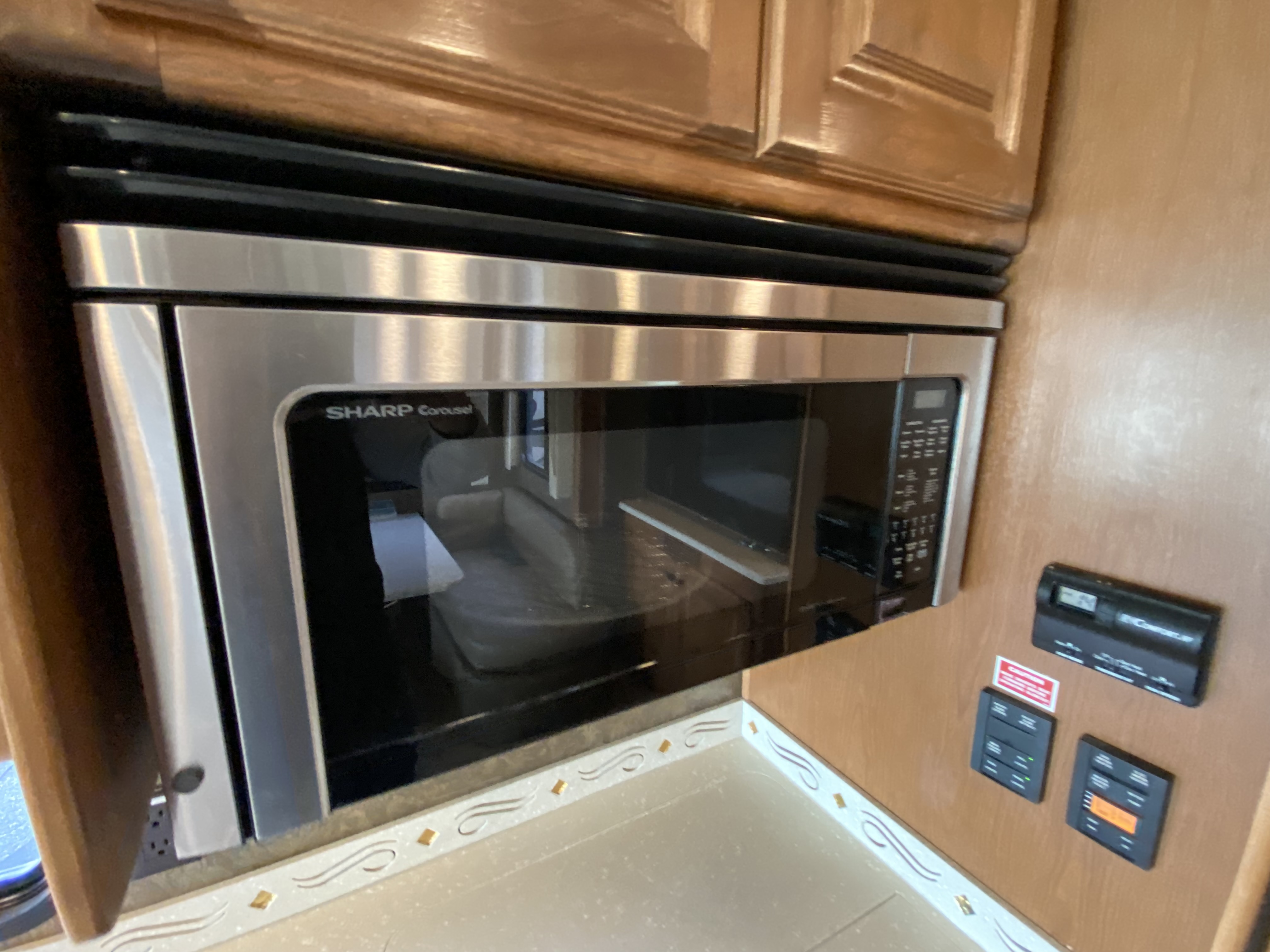 2014 Tiffin Allegro 32 CA - Image 14