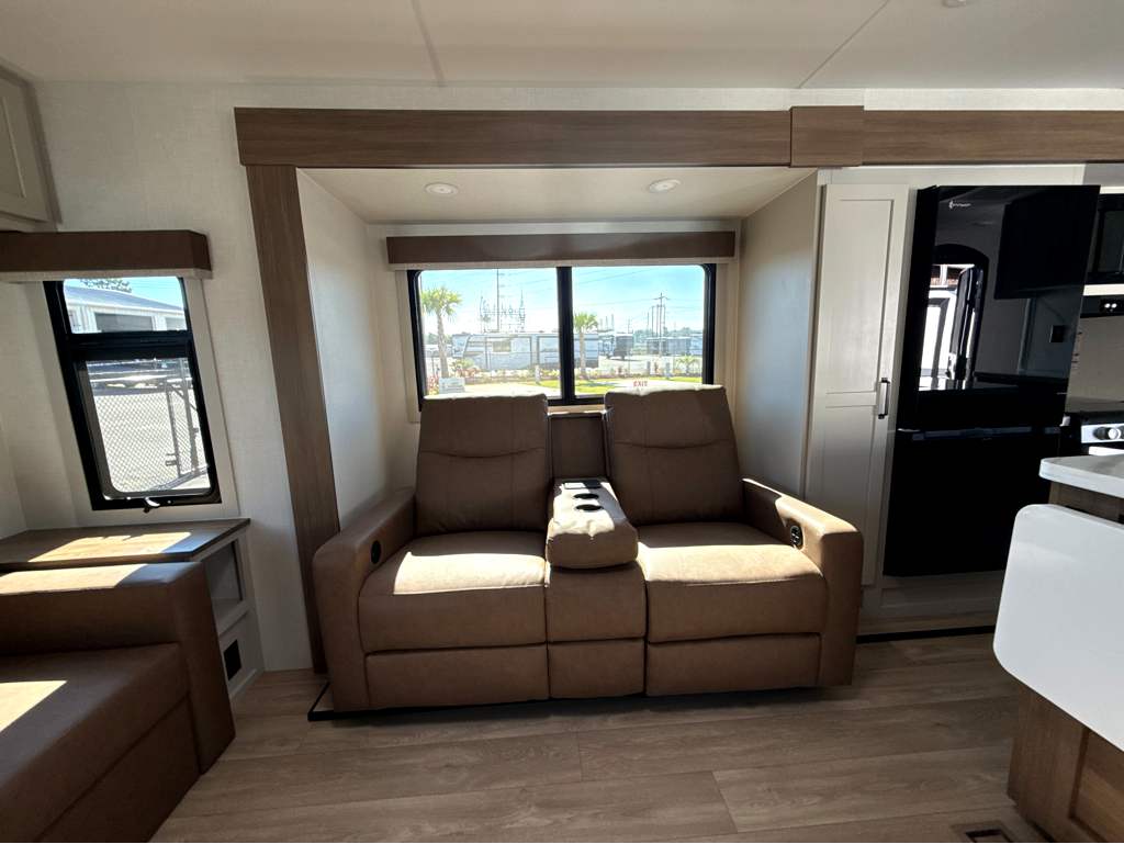 2027 VENTURE RV SPORTTREK 343VIK - Image 14
